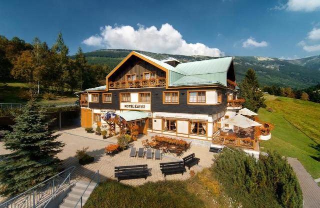 hotel-zatisi-ceska-republika-spindleruv-mlyn-pohled-na-hotel.jp