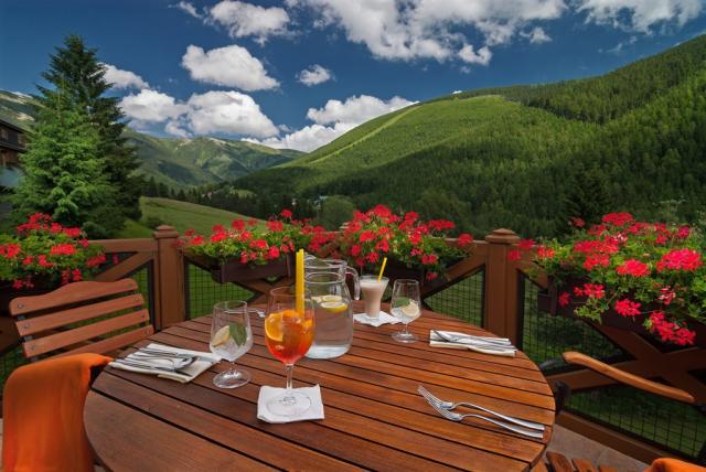 hotel-zatisi-ceska-republika-spindleruv-mlyn-restaurace-terasa 