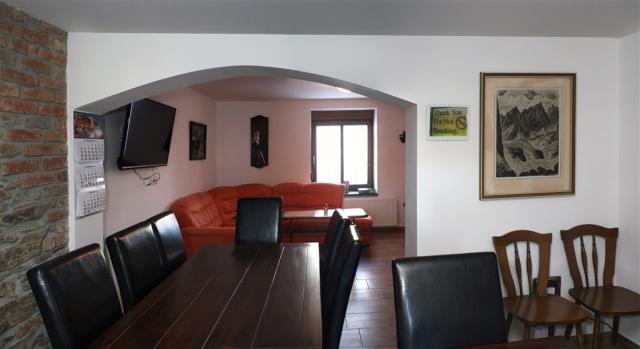 apartmany-stein-bozi-dar-jidelni-stul-a-obyvaci-pokoj.jpg