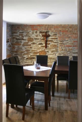 apartmany-stein-bozi-dar-jidelna.jpg