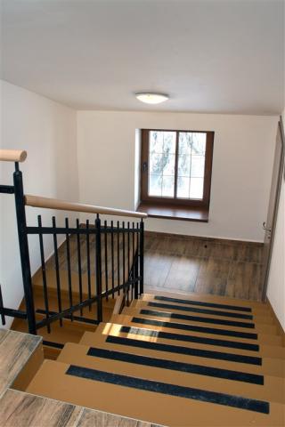 apartmany-stein-bozi-dar-interier-schody.jpg