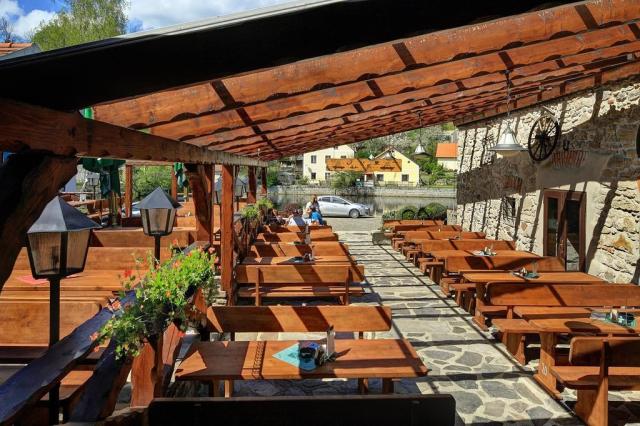 hotel-u-martina-cesko-rozmberk-nad-vltavou-terasa.jpg