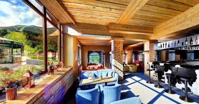 hotel-srdiecko-slovensko-chopok-lobby-bar.png