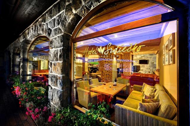 hotel-srdiecko-slovensko-chopok-lobby-bar (3).png