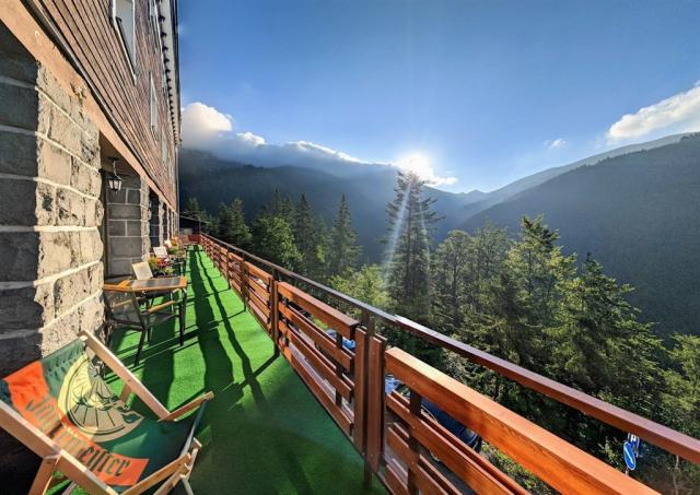 hotel-srdiecko-slovensko-chopok-restaurace-terasa.png