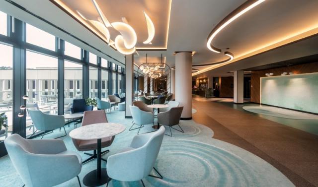 hunguest-hotel-bal-resort-madarsko-balatonnalmaldi-bla-chodba.j