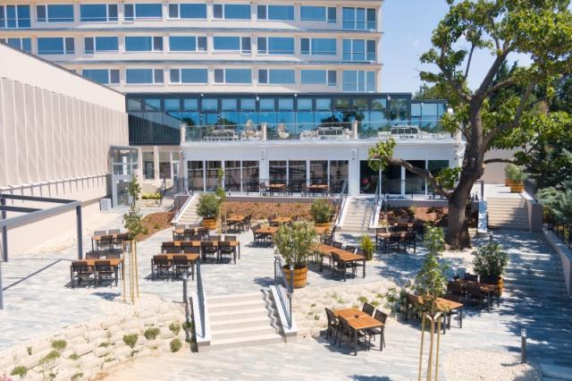 hunguest-hotel-bal-resort-madarsko-balatonnalmaldi-bla-terasa-2