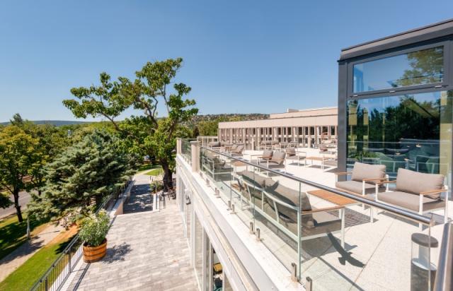 hunguest-hotel-bal-resort-madarsko-balatonnalmaldi-bla-terasa-3