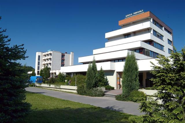 ensana-spa-smrdaky-slovensko-smrdaky-pohled-na-hotel-central-a-