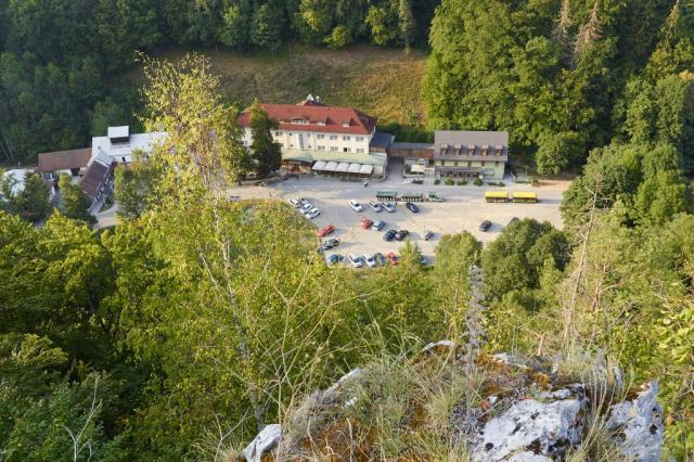 pohled-na-hotel-skalni-mlyn-blansko.jpg