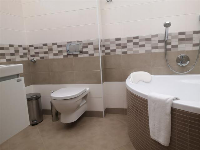 hotel-skalni-mlyn-blansko-apartmá-koupelna1.jpg