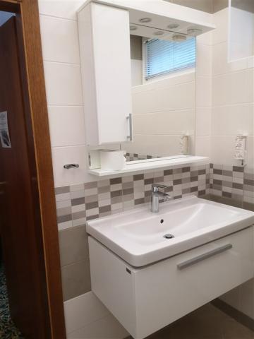 hotel-skalni-mlyn-blansko-apartmá-koupelna2.jpg