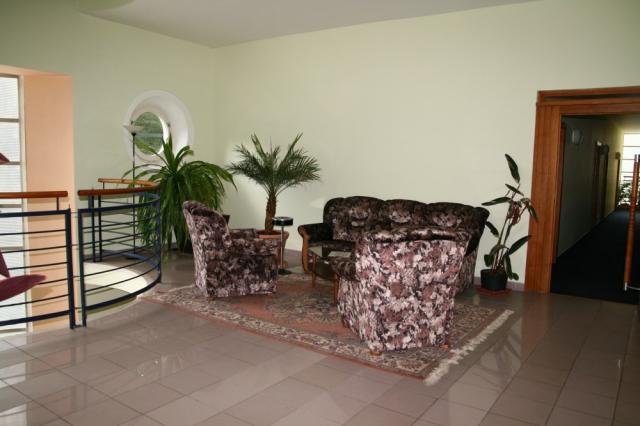 hotel-skalni-mlyn-blansko-posezeni-v-hotelu.JPG