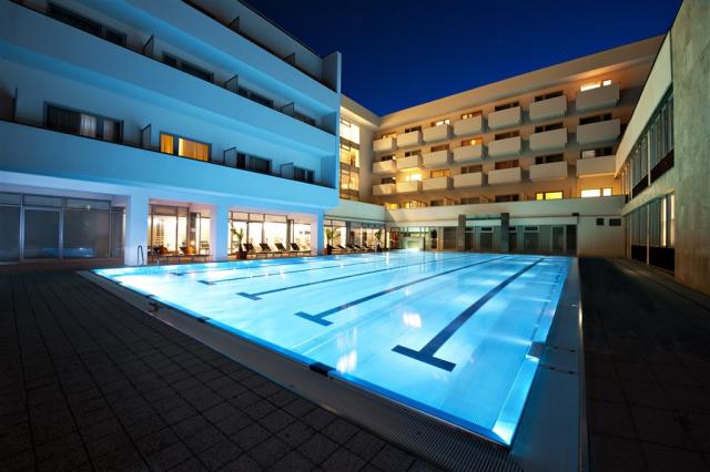 velka-fatra-slovensko-turcianske-teplice-pohled-na-hotel-bazen 