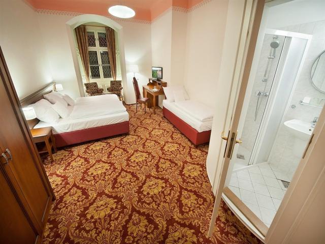 zamecky-hotelhruba_skala_3luzko.jpg