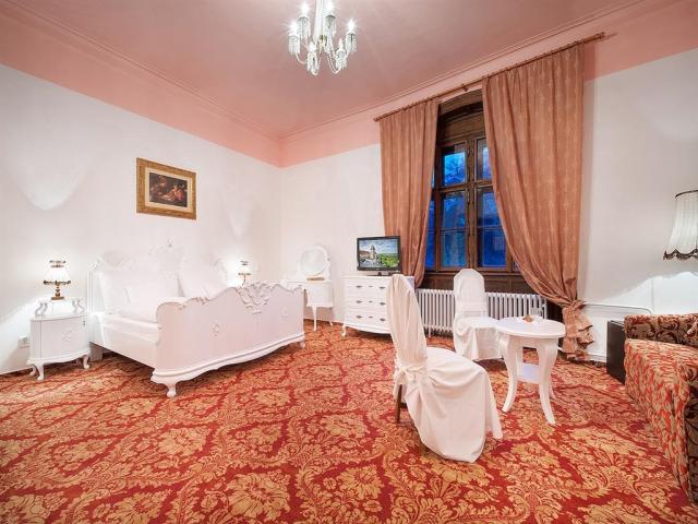 zamecky-hotelhruba_skala_dvouluzko s moznosti pristylky.jpg