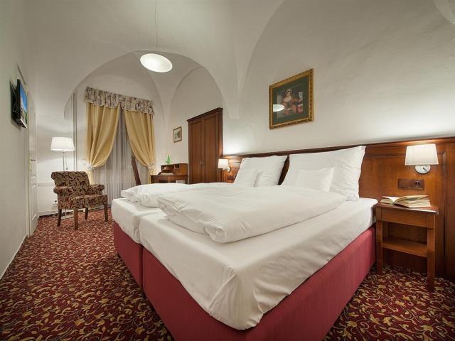 zamecky-hotelhruba_skala_dvouluzkovy.jpg
