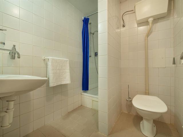 zamecky-hotelhruba_skala_hostel koupelna.jpg