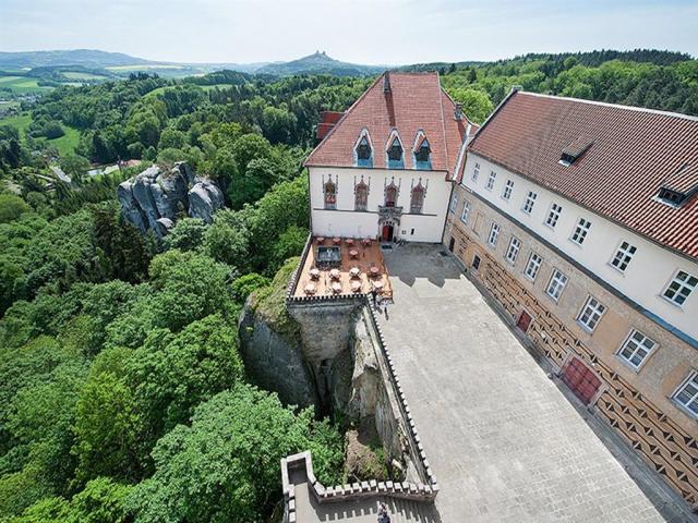 zamecky-hotelhruba_skala_letecky-pohled.jpg
