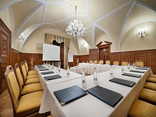 zamecky-hotelhruba_skala_konference.jpg