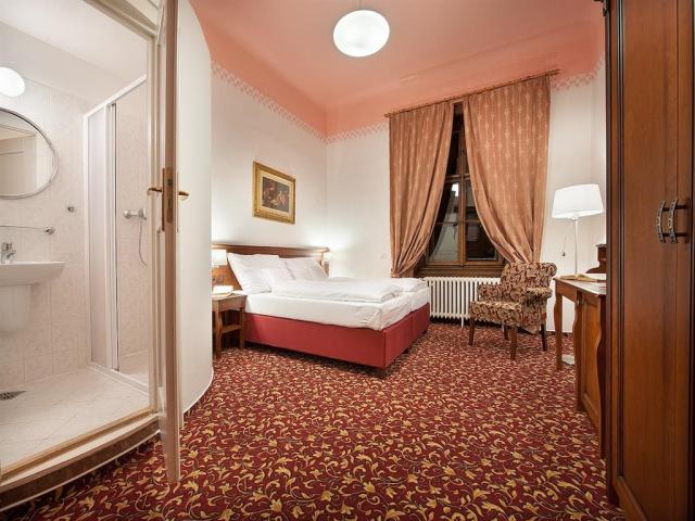zamecky-hotelhruba_skala_2luzko.jpg