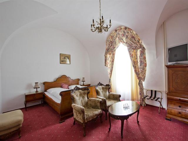 zamecky-hotelhruba_skala_2luzkovy.jpg