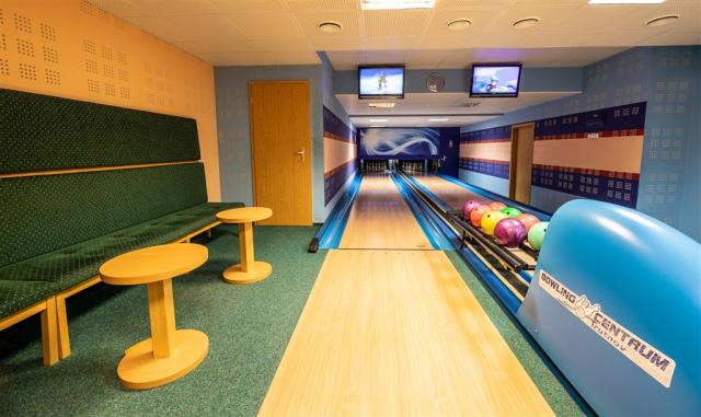 -hotel-dlouhe-strane-kouty-nad-desnou-bowling.jpg