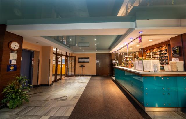 -hotel-dlouhe-strane-kouty-nad-desnou-recepce.jpg