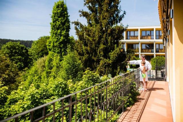 hotel-nivamare-ceska-republika-luhacovice-terasa.jpg