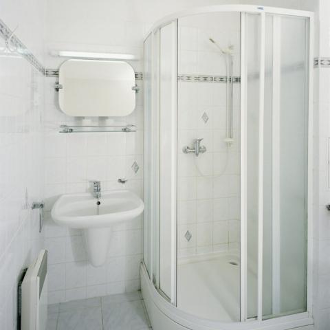 hotel-nivamare-ceska-republika-luhacovice-pokoj-standard-koupel