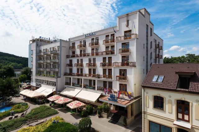 hotel-jalta-slovensko-piestany-pohled-na-hotel.jpg