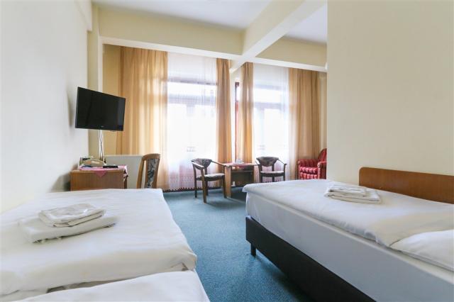 hotel-jalta-slovensko-piestany-dvouluzkovy-pokoj.jpg