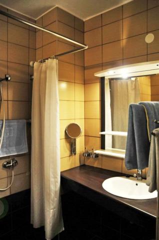 wellness-hotel-maj-slovensko-piestany-pokoj-junior-suite-koupel