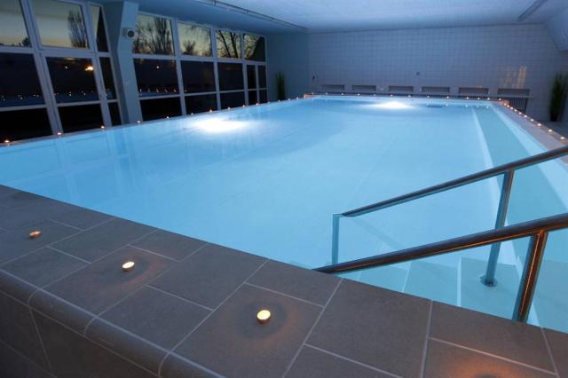 wellness-hotel-maj-slovensko-piestany-bazen (3).jpg