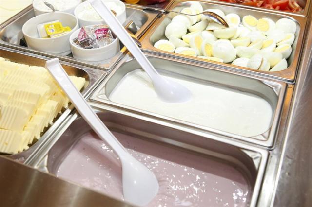 wellness-hotel-maj-slovensko-piestan-restaurace-snidane (2).jpg