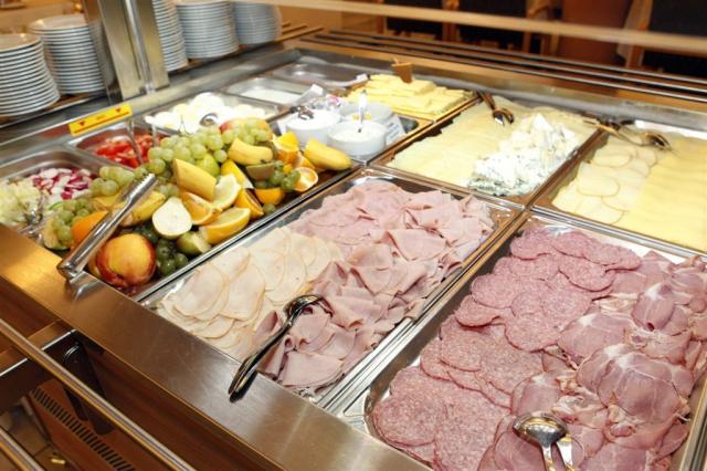 wellness-hotel-maj-slovensko-piestan-restaurace-snidane.jpg