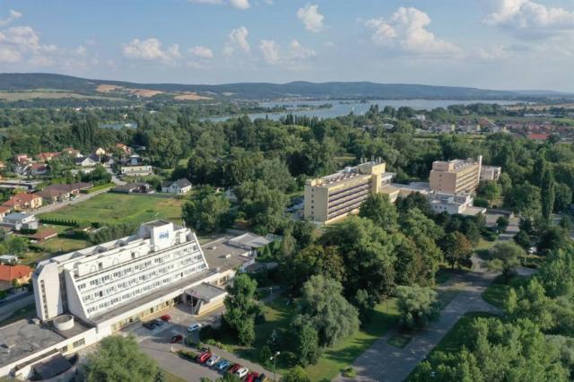 wellness-hotel-maj-slovensko-piestan-pohled-na-hotel (3).jpg