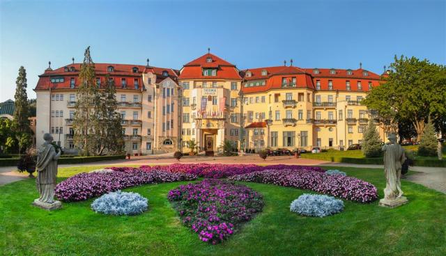 hotel-thermia-palace-slovensko-piestany-pohled-na-hotel1.jpg
