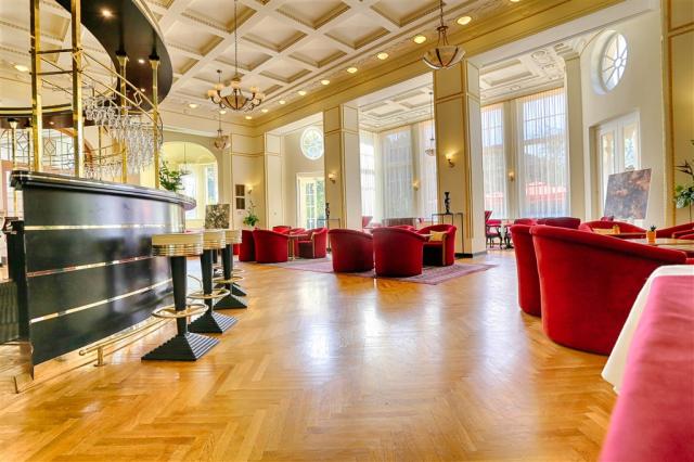 hotel-thermia-palace-slovensko-piestany-kavarna (3).jpg