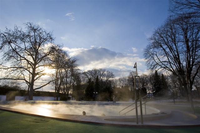 hotel-thermia-palace-slovensko-piestany-venkovni-bazen-zima.jpg