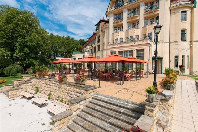 hotel-thermia-palace-slovensko-piestany-terasa (3).jpg