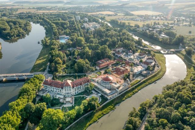 slovensko-piestany-pohled-na-lazensky-ostrov.jpg