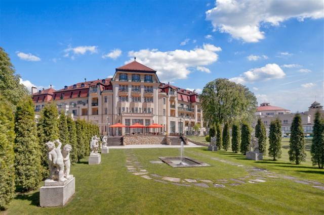 hotel-thermia-palace-slovensko-piestany-pohled-na-hotel.jpg