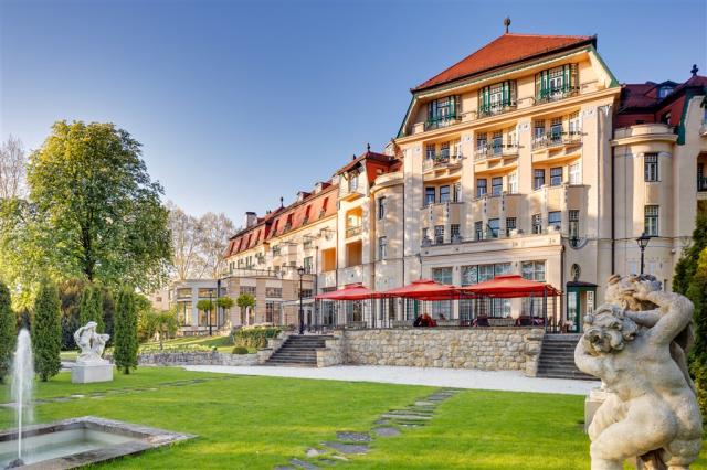 hotel-thermia-palace-slovensko-piestany-pohled-na-hotel (2).jpg