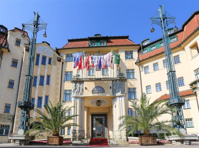 hotel-thermia-palace-slovensko-piestany-vstup-do-hotelu.jpg
