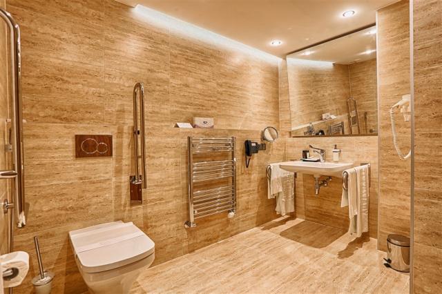 hotel-esplanade-slovensko-piestany-pokoj-koupelna (2).jpg