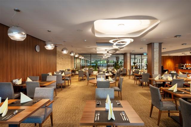 hotel-esplanade-slovensko-piestany-restaurace (3)1.jpg