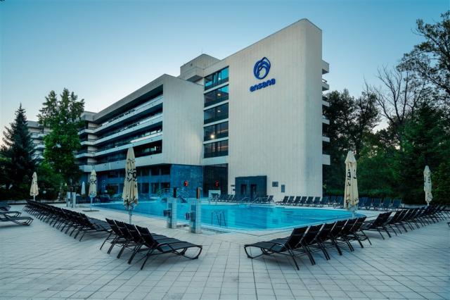 hotel-esplanade-slovensko-piestany-venkovni-bazen (2).jpg