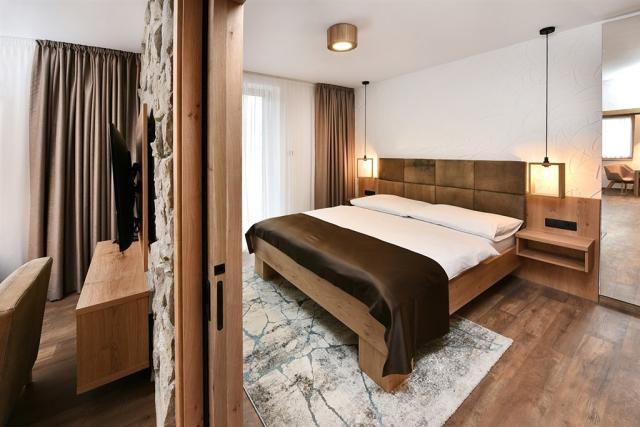 hotel-ovruc-slovensko-strbske-pleso-dvouluzkovy-apartman-s-pris