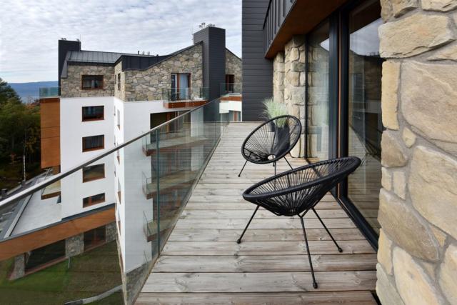 hotel-ovruc-slovensko-strbske-pleso-dvouluzkovy-apartman-balkon
